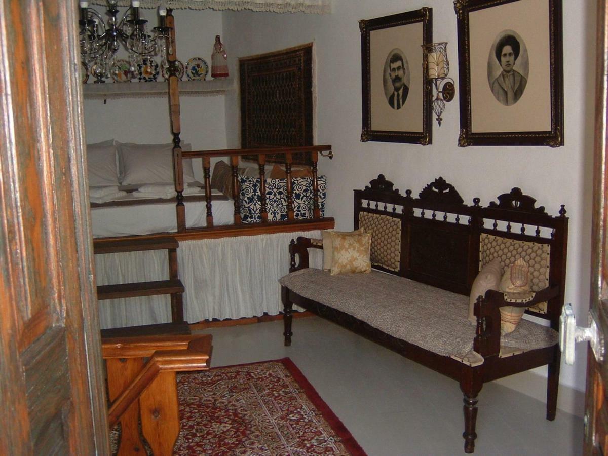 Yiayia'S Home Chalki Town Zewnętrze zdjęcie