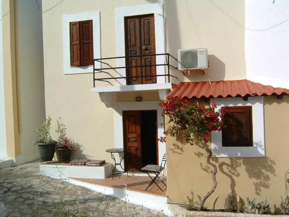 Yiayia'S Home Chalki Town Zewnętrze zdjęcie