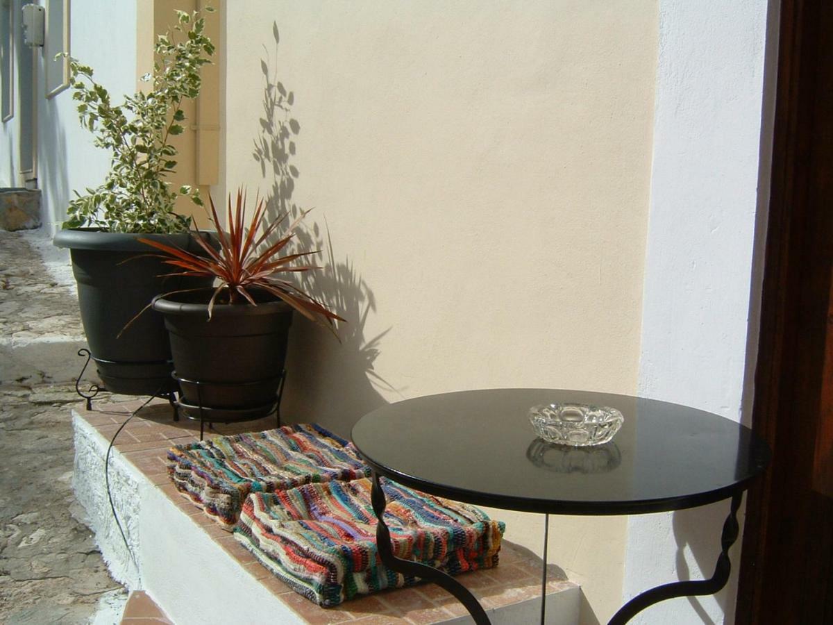 Yiayia'S Home Chalki Town Zewnętrze zdjęcie